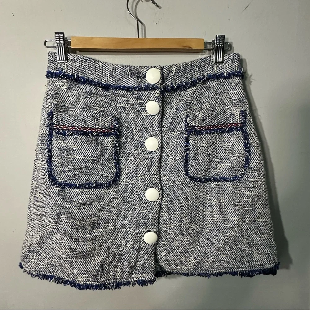 ZARA BASICS Chic Boucle Knit Tweed Skirt w/ Button-front Closure - Picture 2 of 6